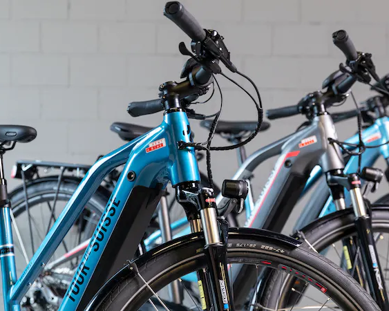 Vielfalt an Velos und E-Bikes